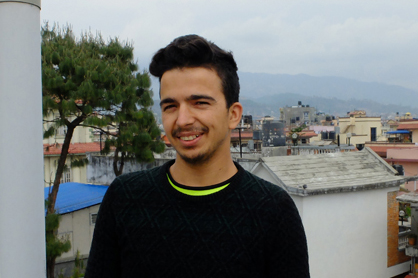 Santosh Dithal ha estudiado Auxiliar Sanitario